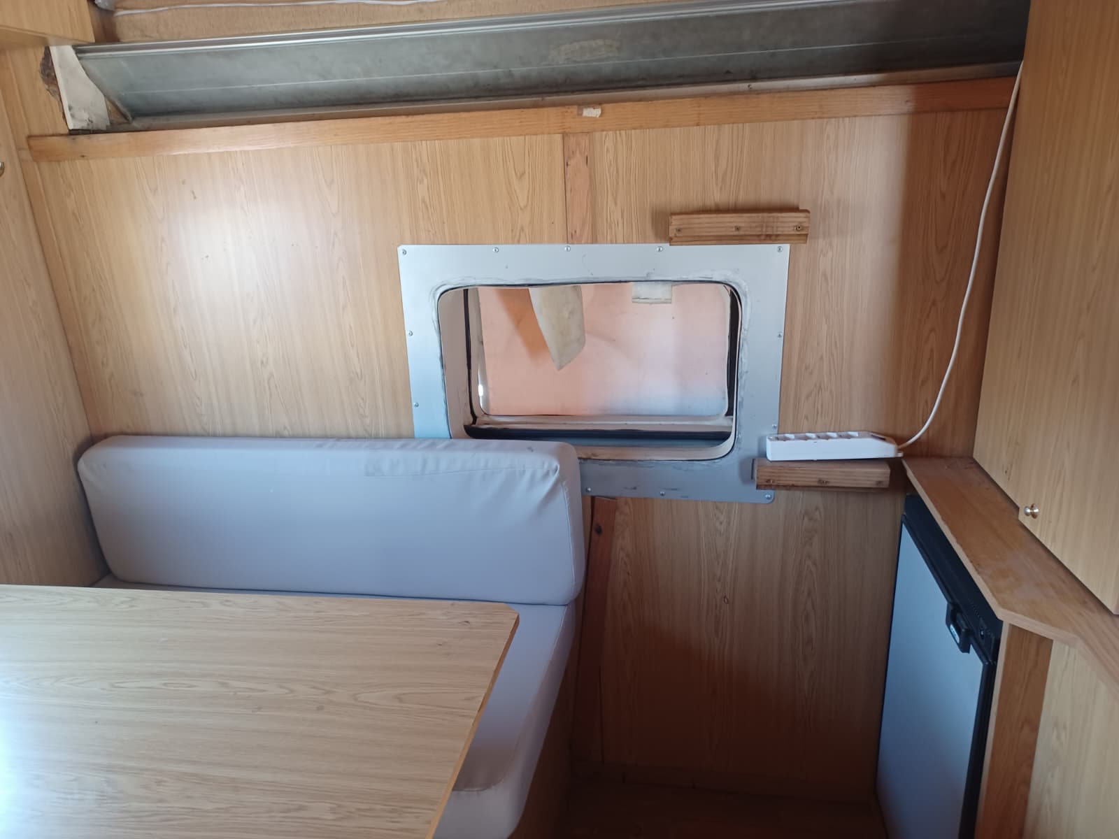 Autocarro trasporto cavalli 3 posti+ allestimento interno living  caravan in ottime condizioni