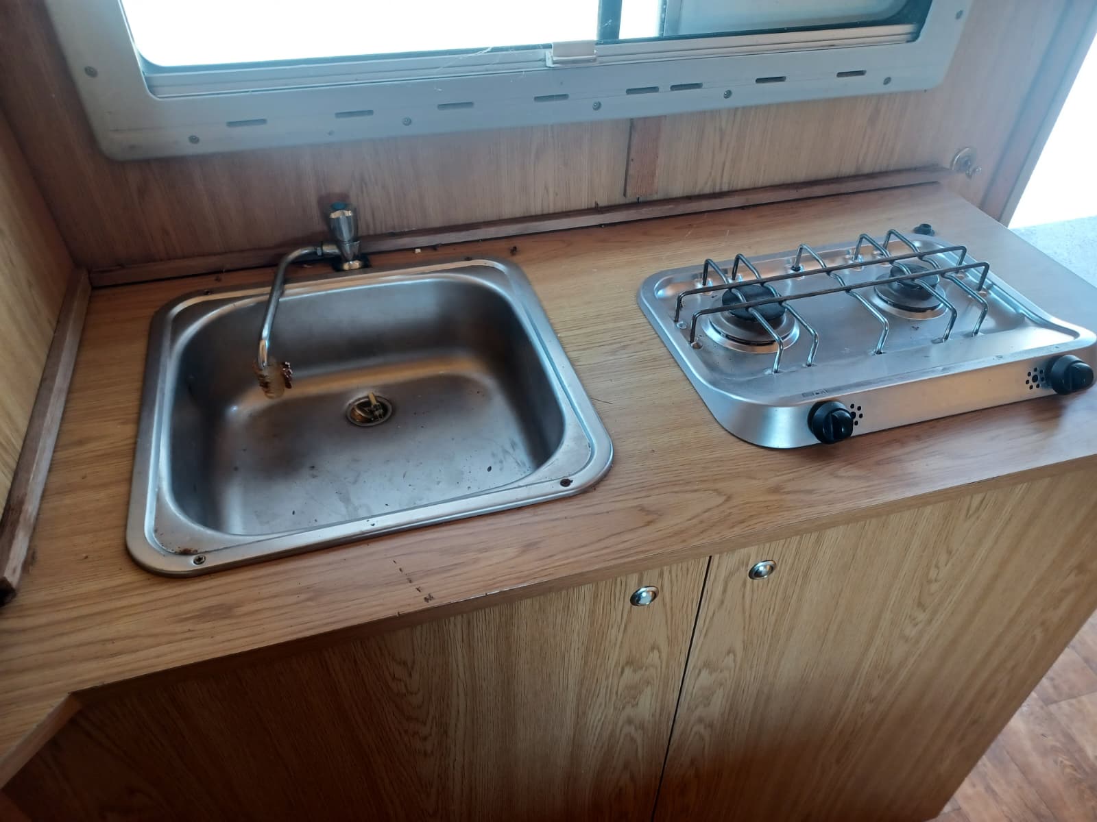 Autocarro trasporto cavalli 3 posti+ allestimento interno living  caravan in ottime condizioni