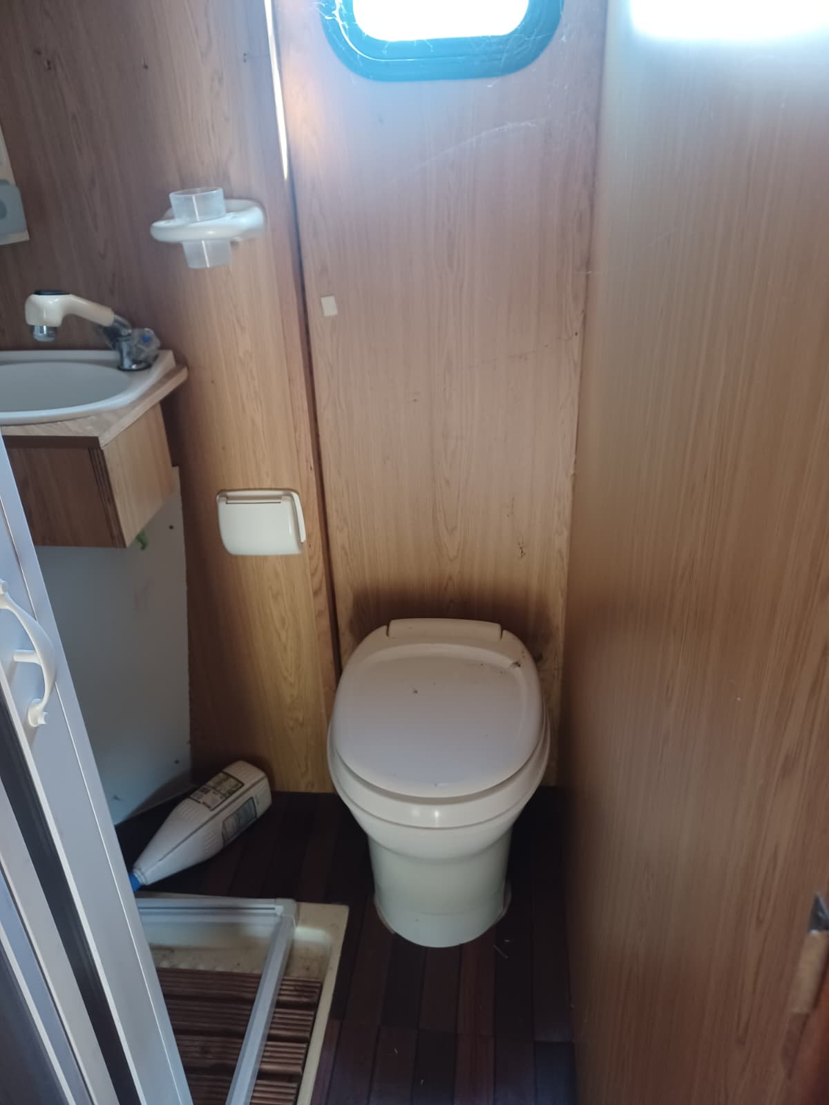 Autocarro trasporto cavalli 3 posti+ allestimento interno living  caravan in ottime condizioni