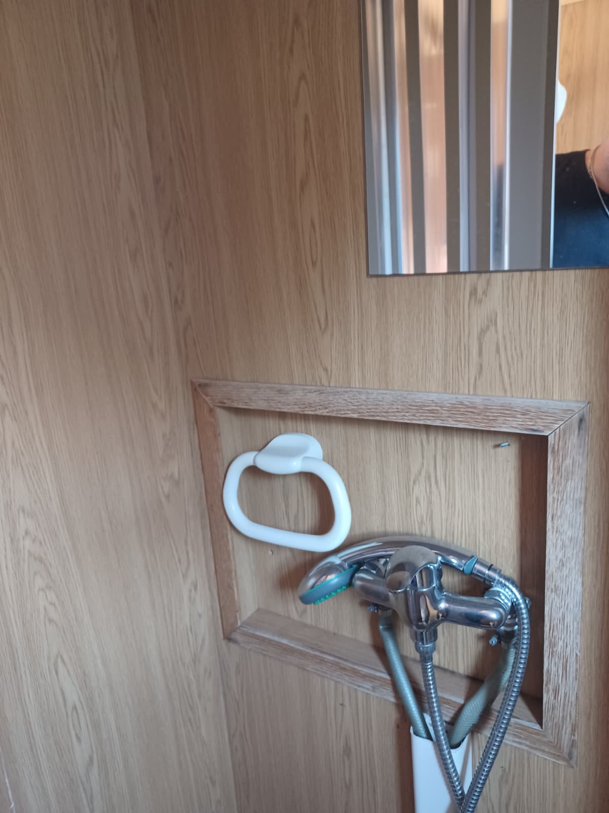 Autocarro trasporto cavalli 3 posti+ allestimento interno living  caravan in ottime condizioni