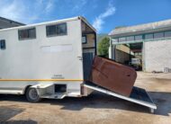 Autocarro trasporto cavalli 3 posti+ allestimento interno living  caravan in ottime condizioni