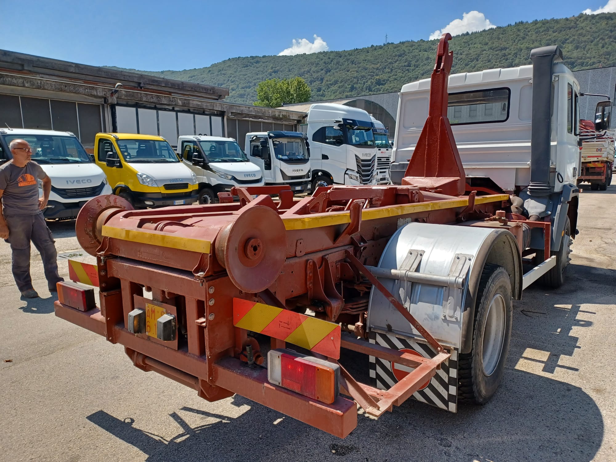 APPENA ARRIVATA !!   MACCHINA OPERATRICE  !! SCARRABILE  TARGA GIALLA !!  PERFETTA !!