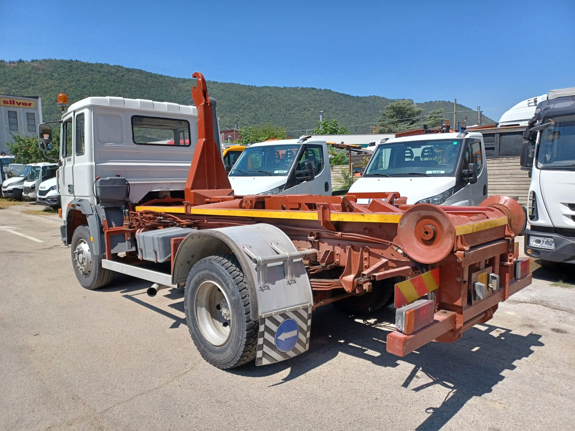 APPENA ARRIVATA !!   MACCHINA OPERATRICE  !! SCARRABILE  TARGA GIALLA !!  PERFETTA !!